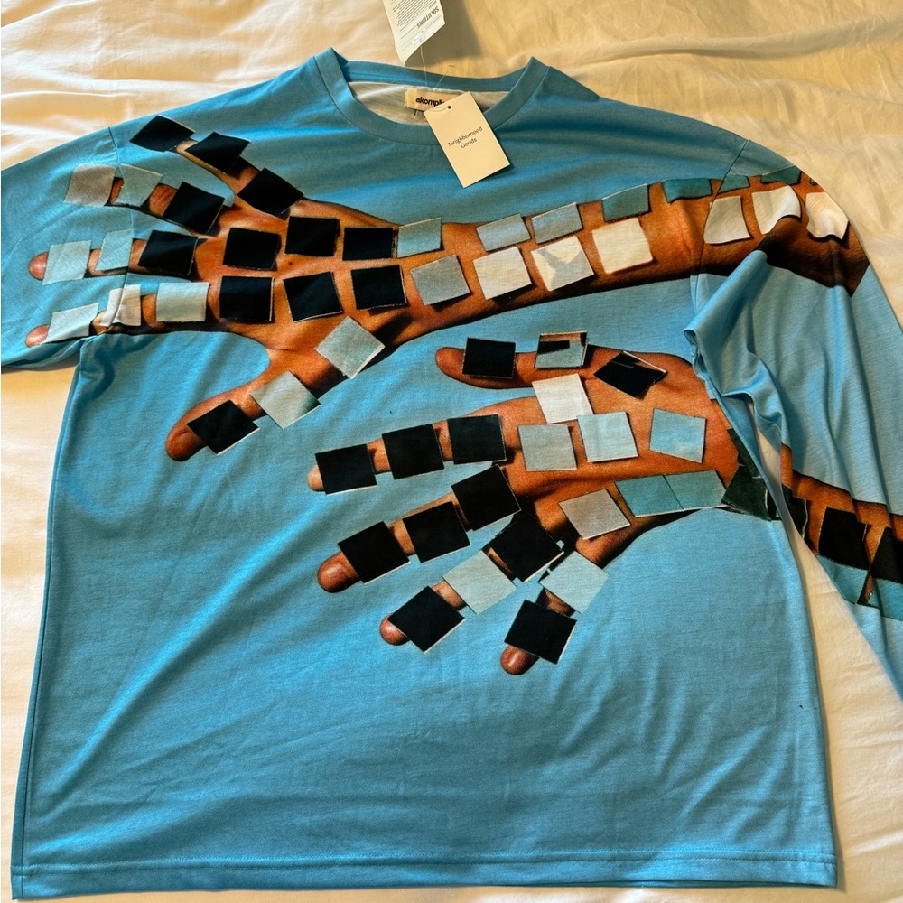 “Akomplice” long sleeve blue graphic tee